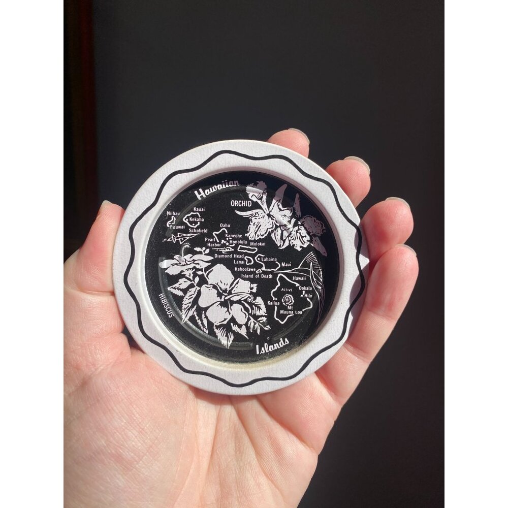 Hawaiian Islands Vintage Tin Plate Fridge Magnet Black & White Map Design With O